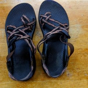 Brown flower print chacos double strap